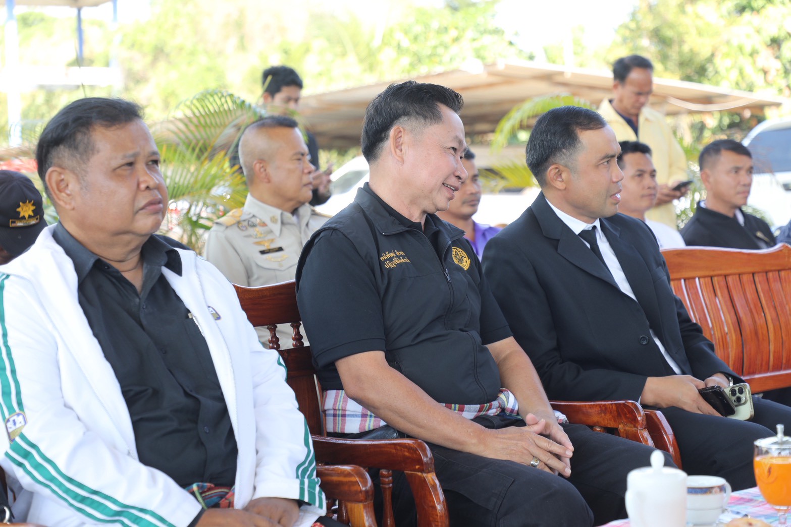 title - ชาวน้ำยืนเฮ ส.ป.ก. ขนทัพบริการถึงที่ ต.เก่าขาม ลดค่าใช้จ่าย ยื่นขอออกโฉนด - ปรึกษาปัญหากฎหมาย ครบจบในที่เดียว